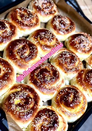 Una foto de Caracolitos 🌀 panecillos rellenos de queso 🧀