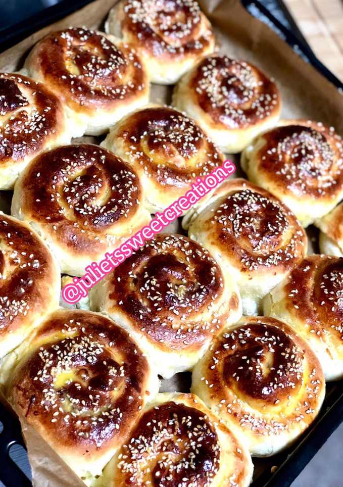 Una foto de Caracolitos 🌀 panecillos rellenos de queso 🧀