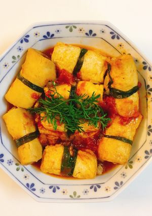 Hình của món Đậu Kênh cuốn thịt sốt cà chua.