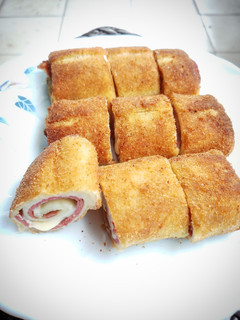 Foto resep A simple Roti rolade goreng isi smoked beef and melt cheese