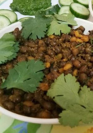 મગ ફણગાવેલા (Moong Fangavela Recipe In Gujarati) રેસીપી મુખ્ય ફોટો