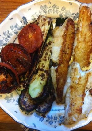 Une photo de Filets de cabillaud grillés tomates et courgettes au four