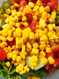 Una foto de Ensalada de colores vivos