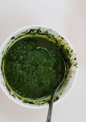 Una foto de Salsa pesto de albahaca