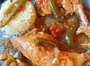 Une photo de Poulet basquaise