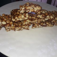 A picture of Peanuts chikki.