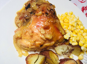 Una foto de Pollo a la mostaza con papas al romero