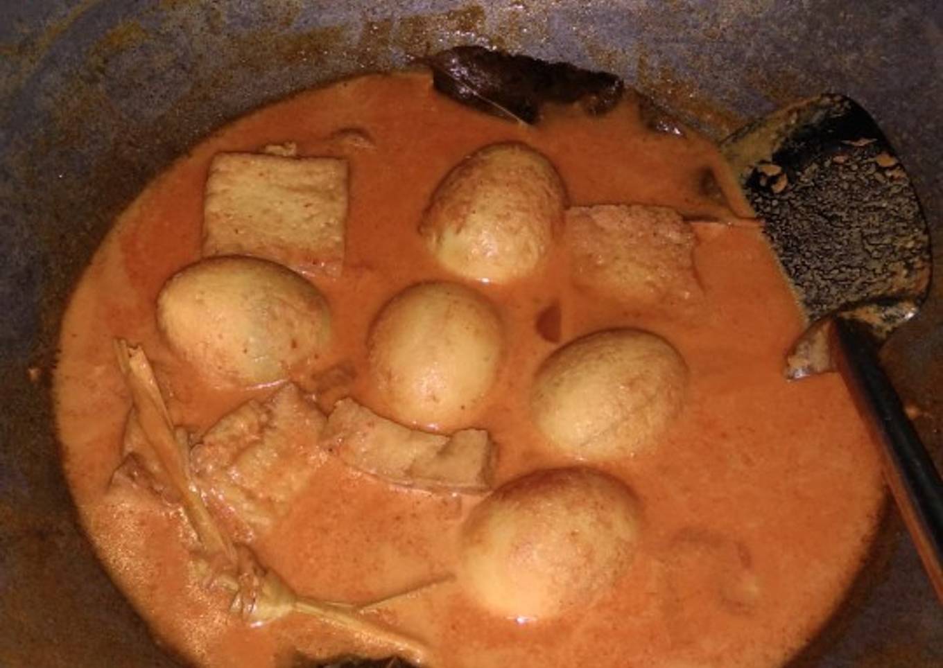 Tahu telor kuah santan pedas