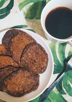Hình của món Bánh yến mạch chuối hạt óc chó cacao.