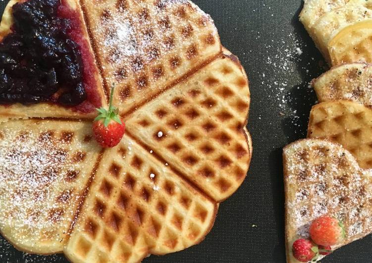 Cuori di waffles in piastra