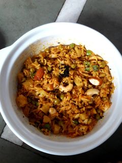 ઇન્સ્ટન્ટ પુલાવ (Instant Pulao Recipe In Gujarati) રેસીપી મુખ્ય ફોટો