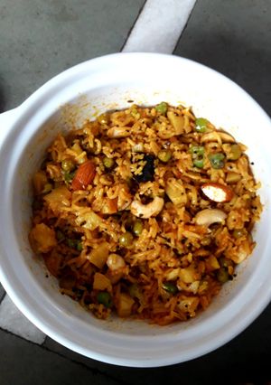 ઇન્સ્ટન્ટ પુલાવ (Instant Pulao Recipe In Gujarati) રેસીપી મુખ્ય ફોટો