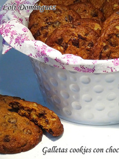 Una foto de Galletas cookies con chocolate y nueces