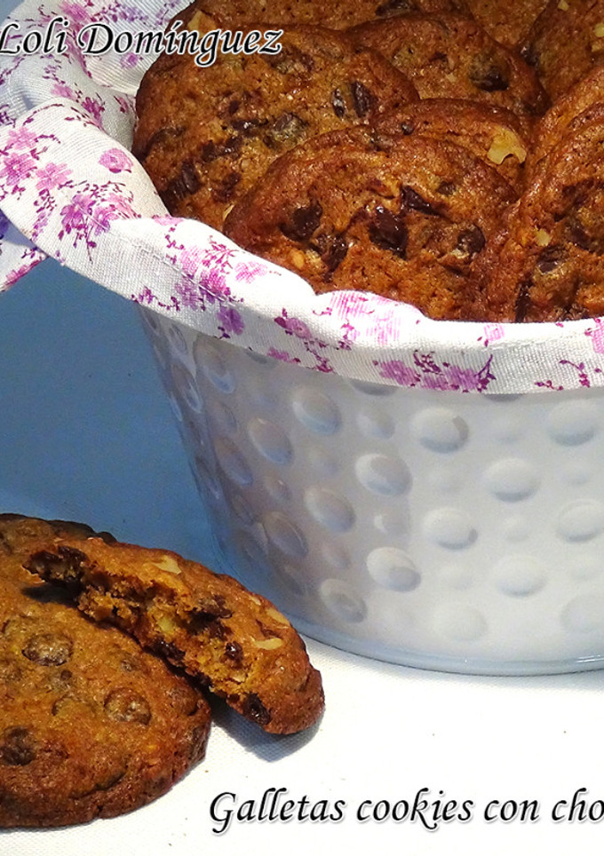 Una foto de Galletas cookies con chocolate y nueces