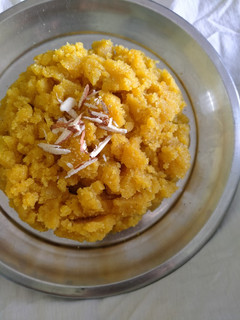 सूजी हलवा (Suji Halwa recipe in Hindi) रेसिपी मुख्य फोटो