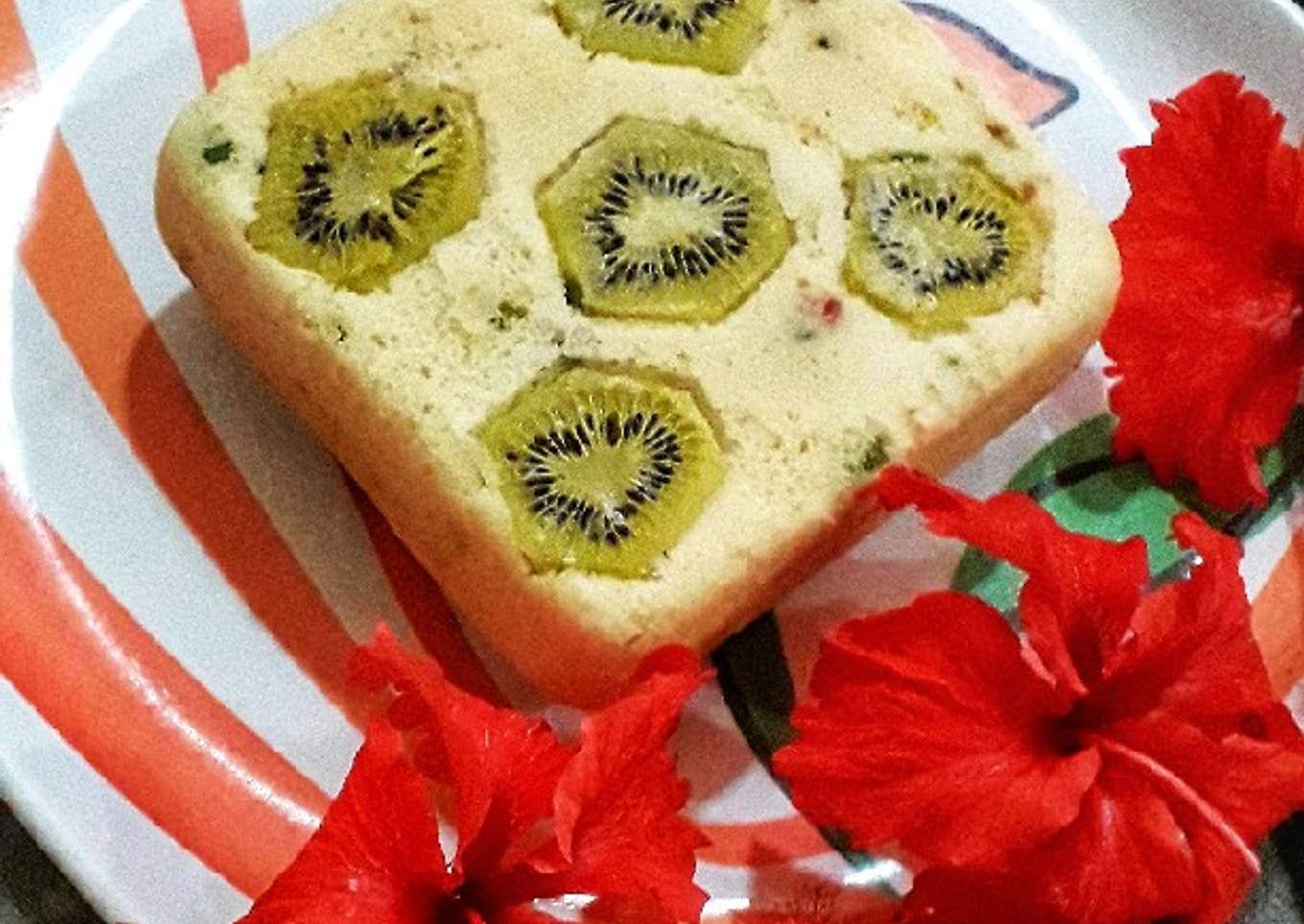 Eggless kiwi cake