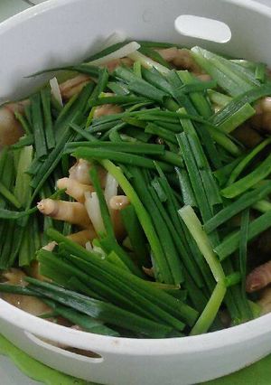 Hình của món Chân gà hấp hành.