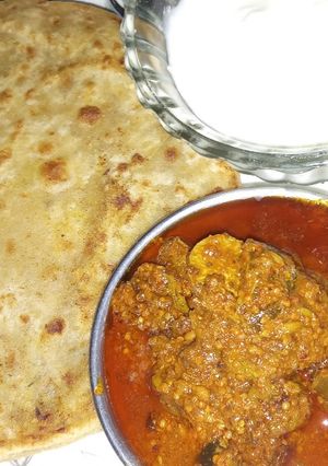 आलु  पराठा  (ढ़ाबा  स्टाईल) (aloo paratha recipe in marathi) रेसिपी चे मुख्य फोटो 
