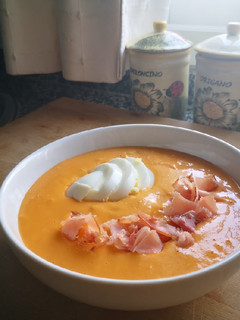 Una foto de Salmorejo cordobés a lo tradicional