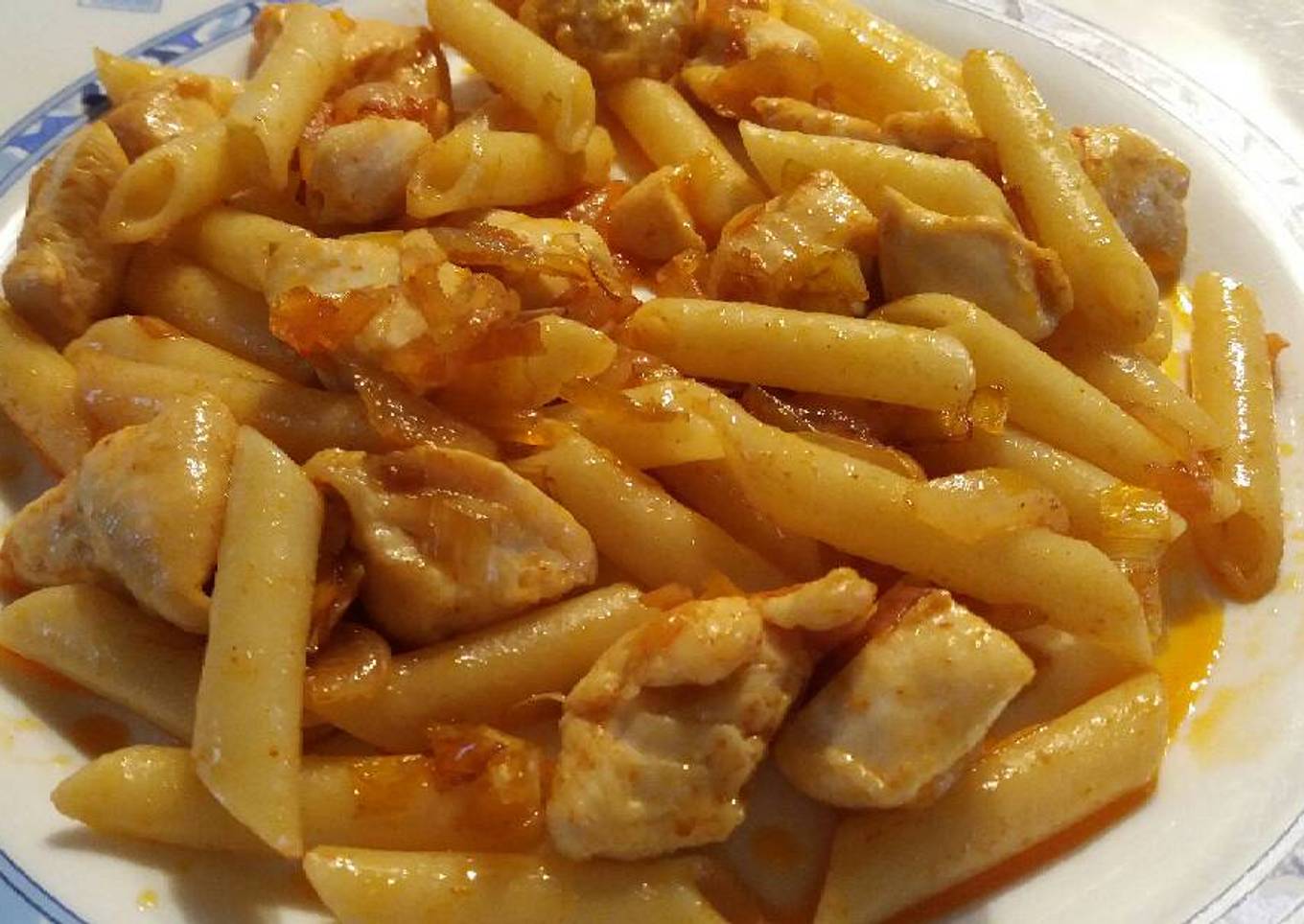 Macarrones con pollo y pimentón
