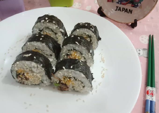 Sushi Roll Isi Egg Scramble dan Ayam Saus Tiram Wijen