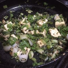 A picture of Spring onions paneer.