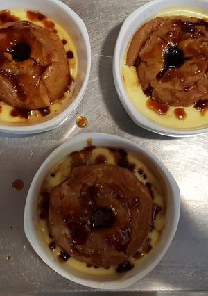 Foto principal de Manzanas asadas al oporto sobre cama de natillas