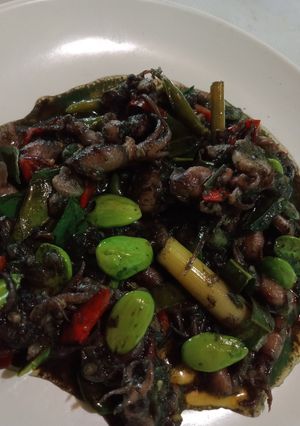 Foto resep Sambal tumis cumi Pete masak itam