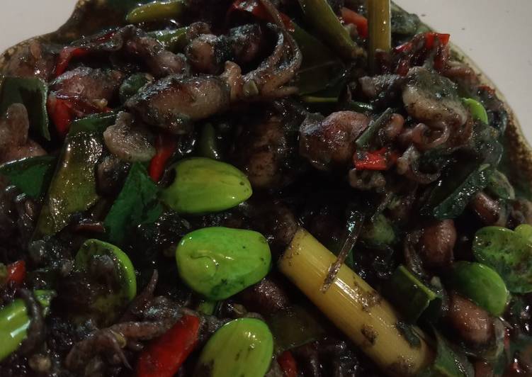 Sambal tumis cumi Pete masak itam