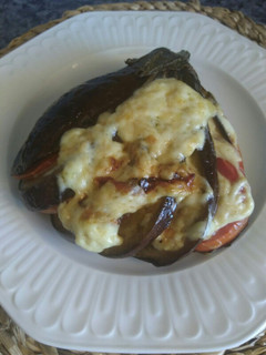 Una foto de Abanico de berenjena con tomate y queso