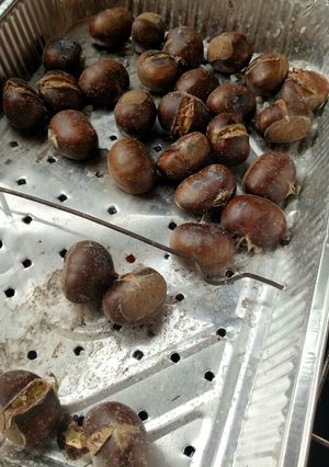 A picture of Roasted Chestnuts.