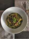 Cavatelli con cime di rapa crema di gambi e foglie guanciale e pomodori