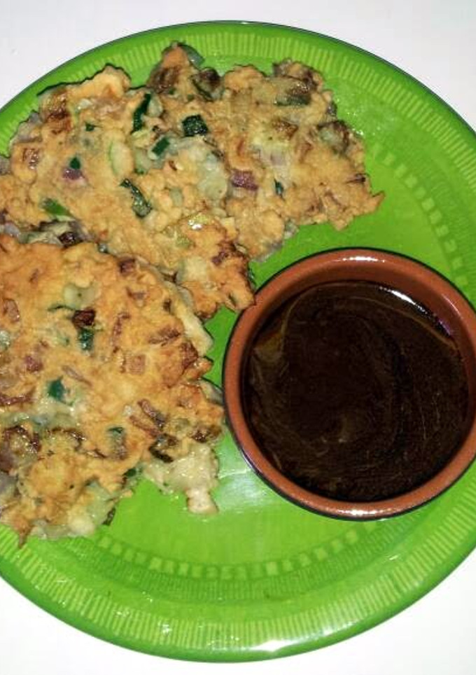 A picture of Cucumber Fritters with Peanut Sauce.