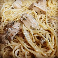 A picture of Garlic Chicken Pasta with Butter.