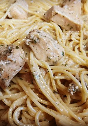 A picture of Garlic Chicken Pasta with Butter.