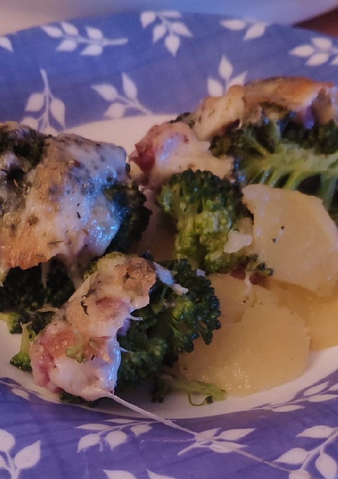 Una foto de Brócoli con patata gratinado al horno