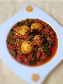 A picture of Anda Sabzi (egg vegetables).