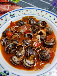 Una foto de Caracoles en salsa al estilo de la abuela