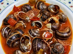 Foto principal de Caracoles en salsa al estilo de la abuela