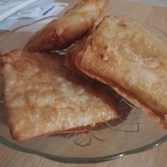 A picture of Chinese box patties.
