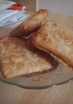 A picture of Chinese box patties.