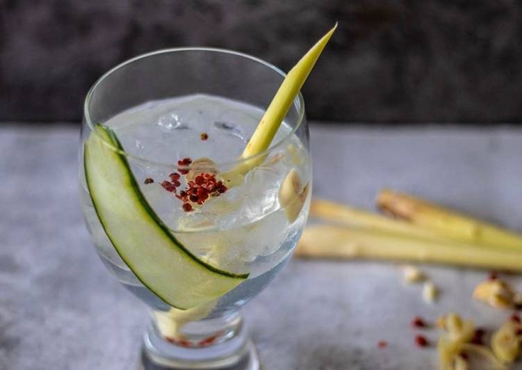 How to Make Homemade ‘Mocktail Lemongrass Gin and Tonic’