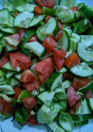 A picture of Fresh salad.