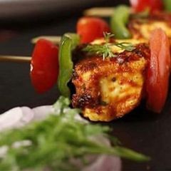 A picture of Chiili paneer tikka.