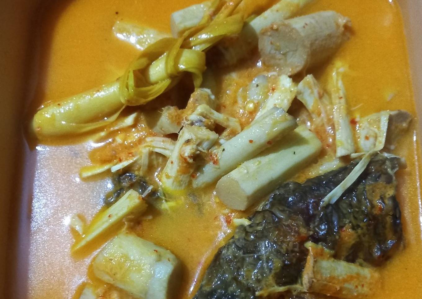 Gulai umbut rotan campur ikan asap