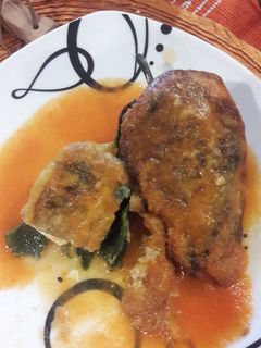 Una foto de Chiles rellenos