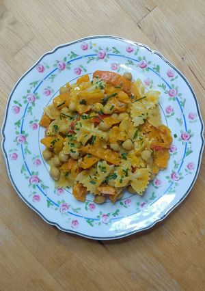 Une photo de 🍲One pot Farfalle poivron potimarron