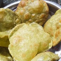 Palak puri 😊 A picture of Palak puri 😊.