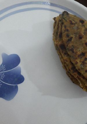 A picture of Methi pyaz paratha.