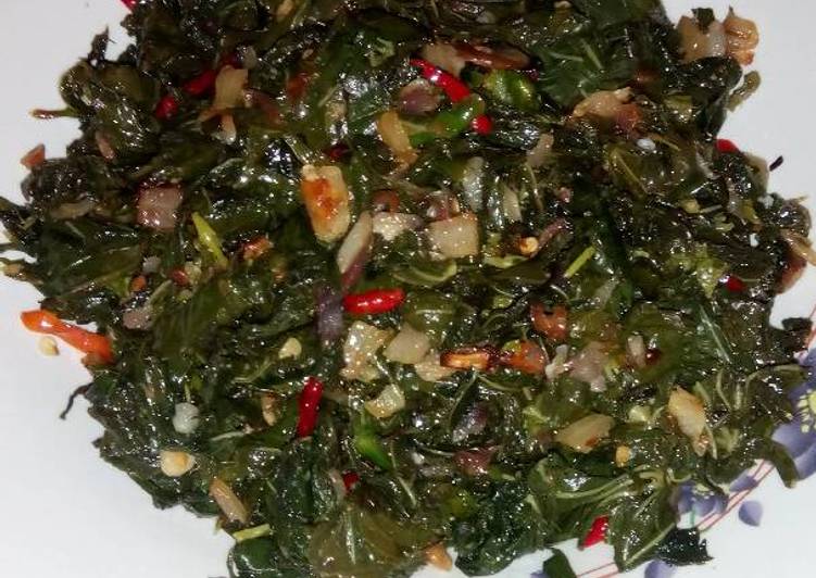 Resep Tumis daun singkong sederhana oleh Emi cah Pati - Cookpad